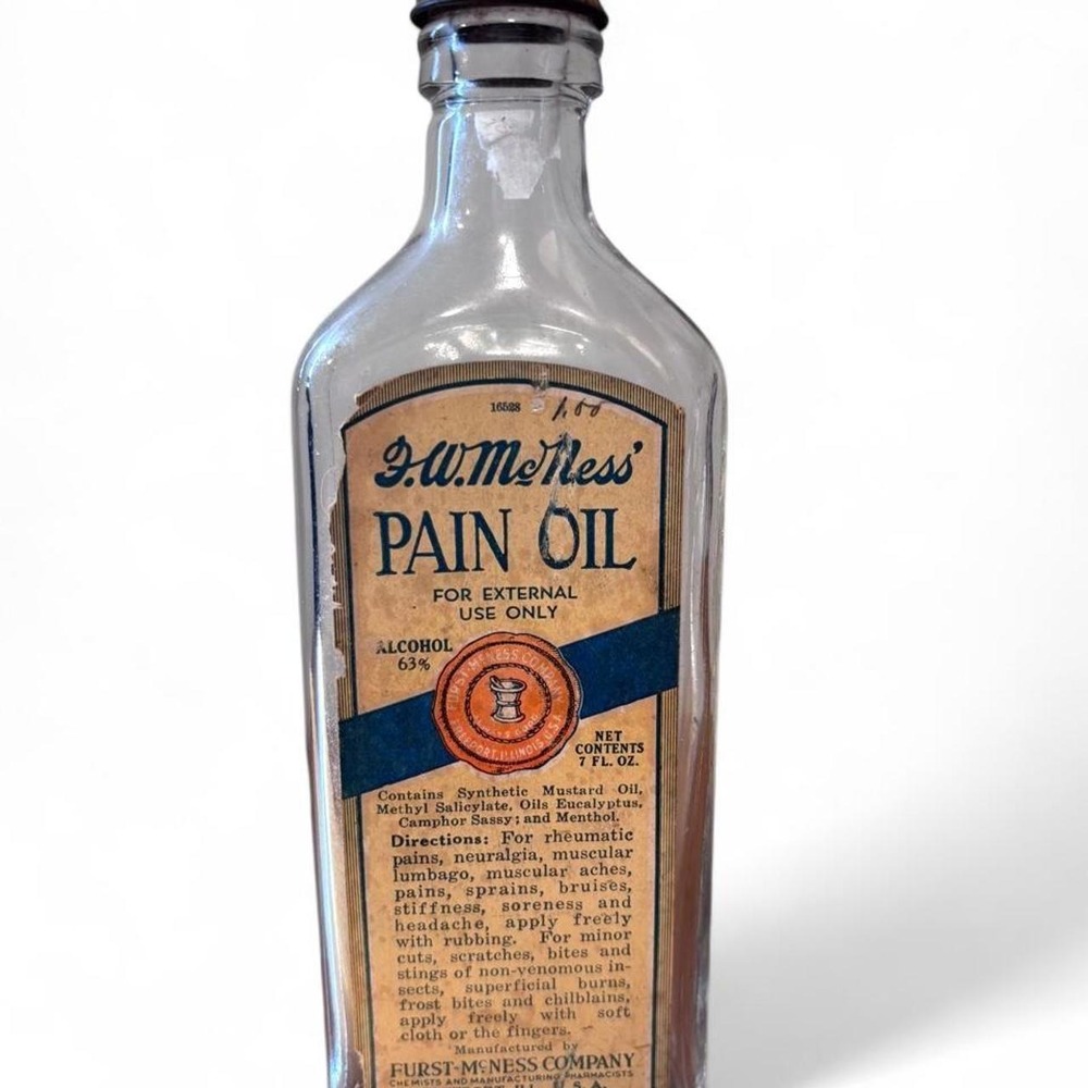 Vintage Furst-McNess Co Pain Oil Medicine Bottle 7oz Apothecary Freeport IL